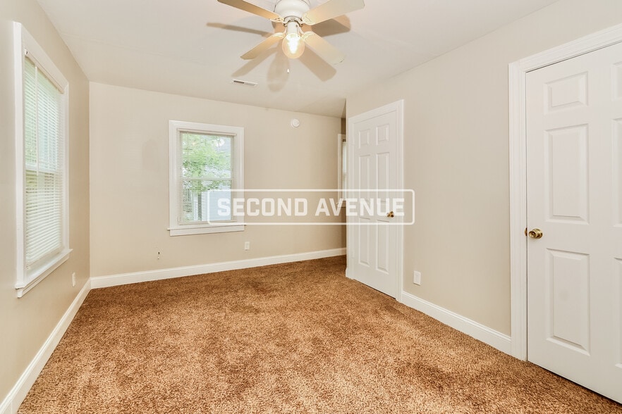 Building Photo - 3746 Kahlert Ave