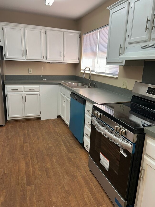 Building Photo - Town House- Rocky Mount