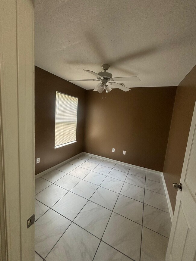 Building Photo - 212 Orchard Way