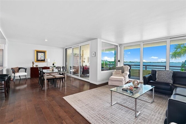 Building Photo - 5700 Mariner St