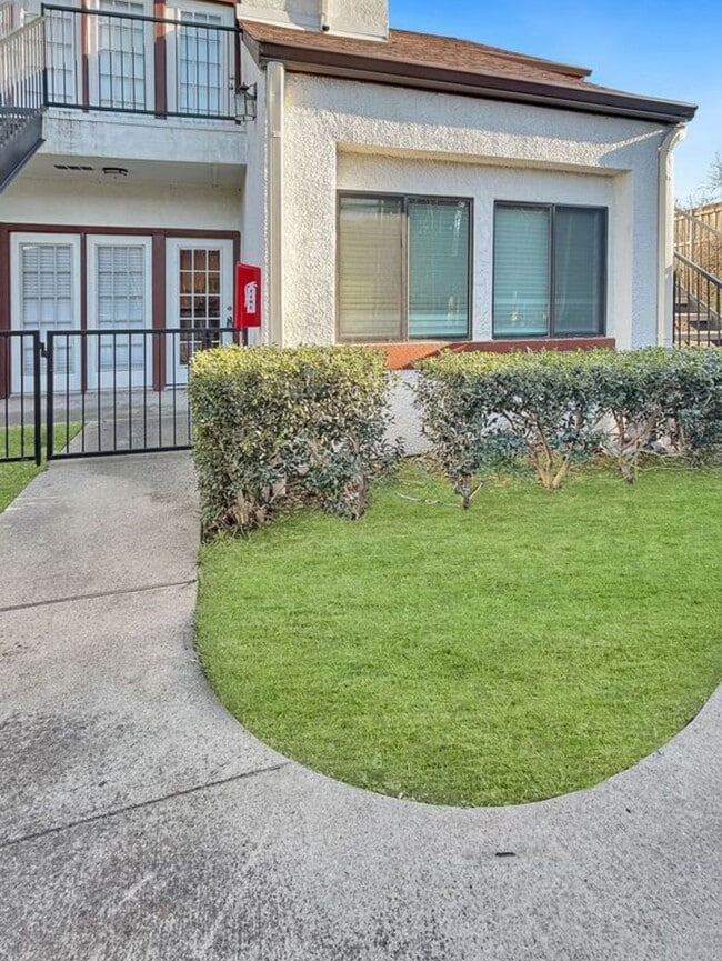 Building Photo - $300 off 1st Month’s Rent!!!!! Beautifully...