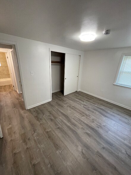 Building Photo - 4342 Warren Ave