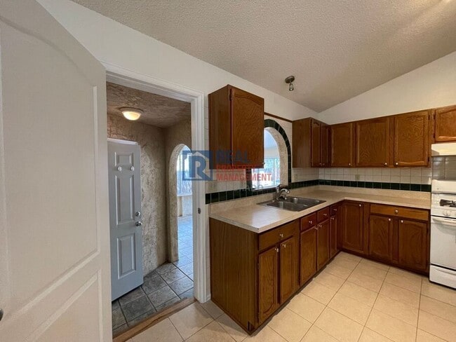 Building Photo - 4945 Marabou Way