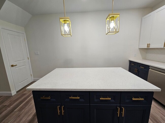 Building Photo - Amazing all new 4 bed 2.5 Bath House for rent!