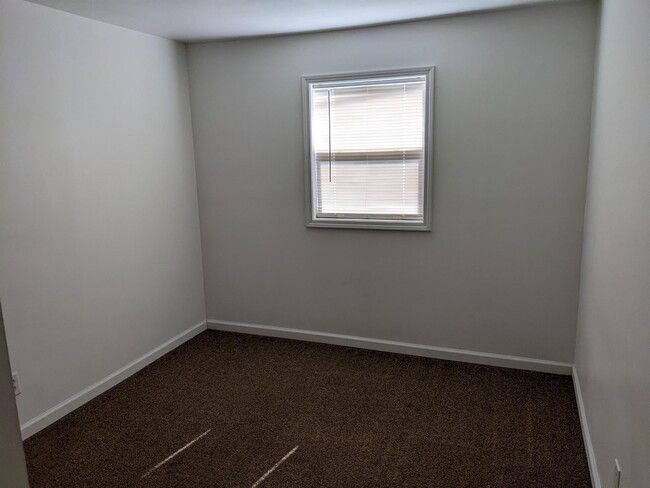 Building Photo - 1301 Sunset Dr