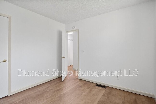 Building Photo - 807 Estate Dr