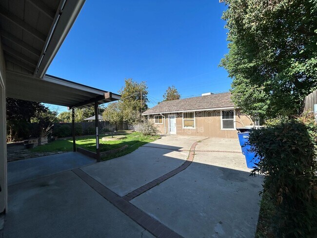 Building Photo - 1222 W Saginaw Way