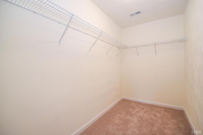 Building Photo - 1024 Forest Edge Dr