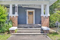 Building Photo - 916 E Gonzalez St