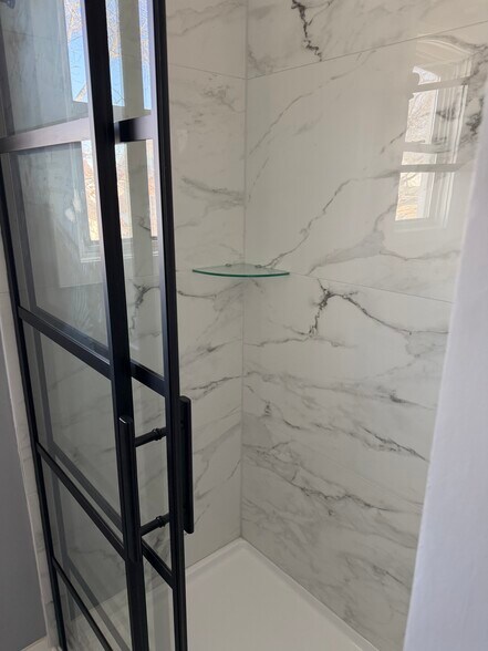 Building Photo - 37 Day St