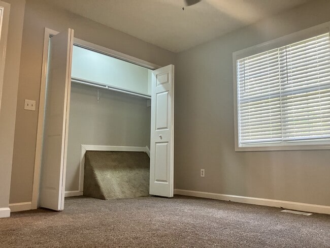 Building Photo - 145 Viking Dr