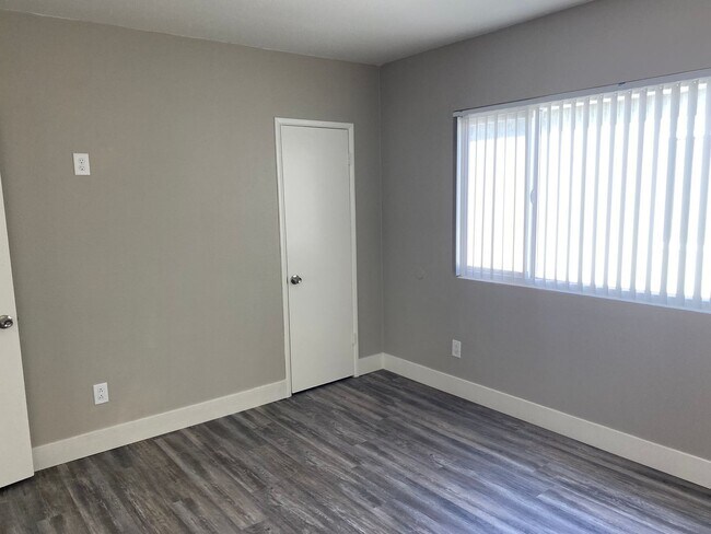 Building Photo - Large Two Story Renovated Townhouse Apartment in South Chula Vista