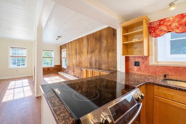 Building Photo - 100 Water St