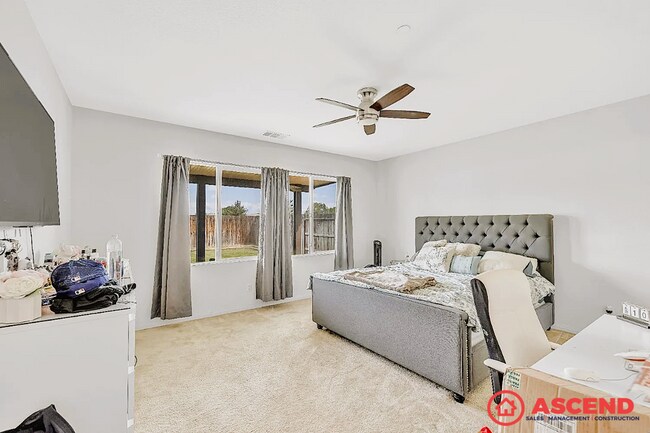Building Photo - Gorgeous 3-bedroom home in Southwest Bakersfield