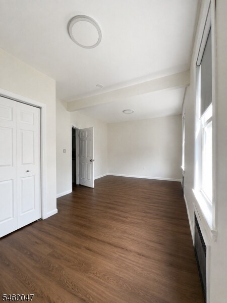 Building Photo - 360 River Dr