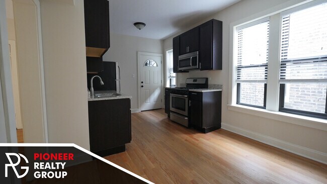Building Photo - 4034 N Ashland Ave
