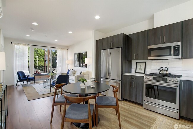 Building Photo - 2Bd/2Ba Seattle Townhouse