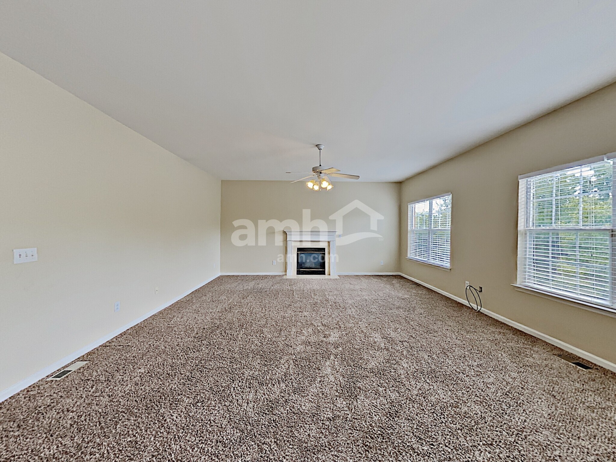 Building Photo - 147 Grove Ln S