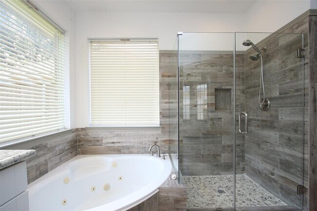 Building Photo - 5522 Island Breeze Dr
