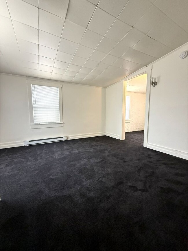 Building Photo - 704 W Main St