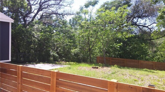 Building Photo - 1166 Ridgeway Dr