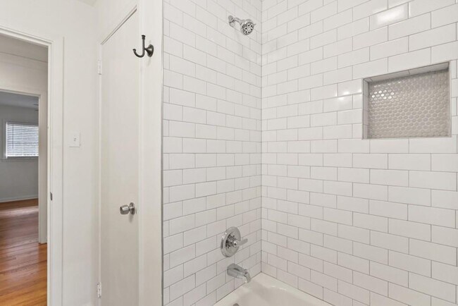 Building Photo - 2575 Sharondale Dr NE