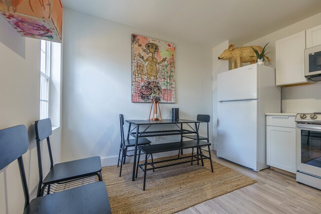 Building Photo - 84 N Holmes St