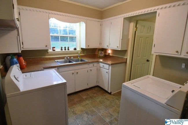 Building Photo - 3500 Colonial Dr