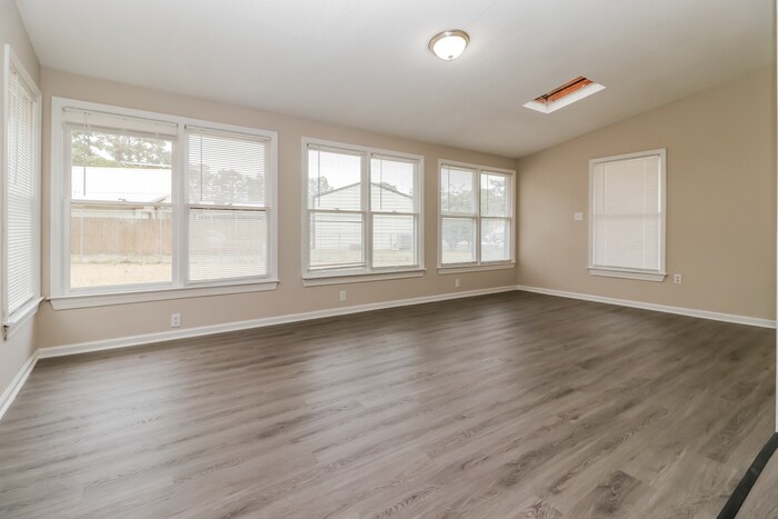 Building Photo - 209 Buckskin Dr