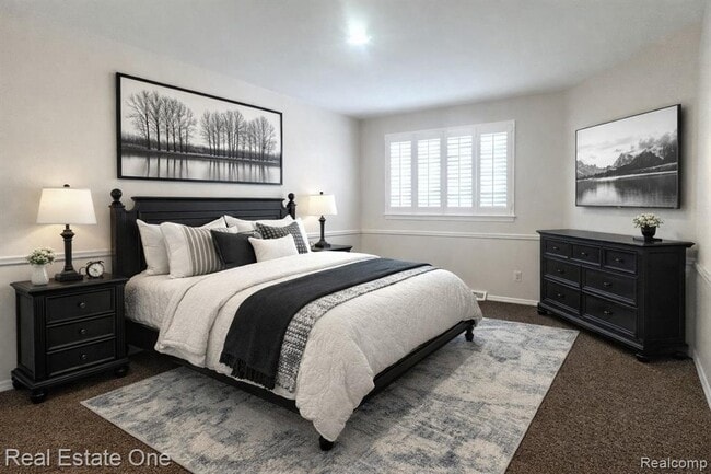 Building Photo - 37683 Adrian Dr