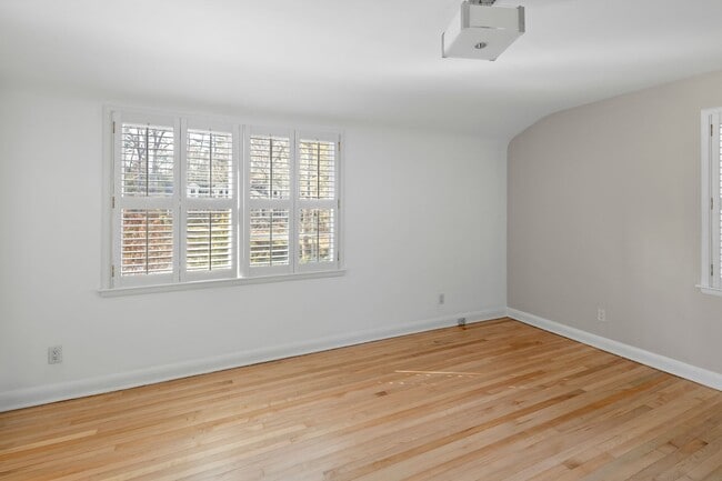 Building Photo - Biltmore Forest Home