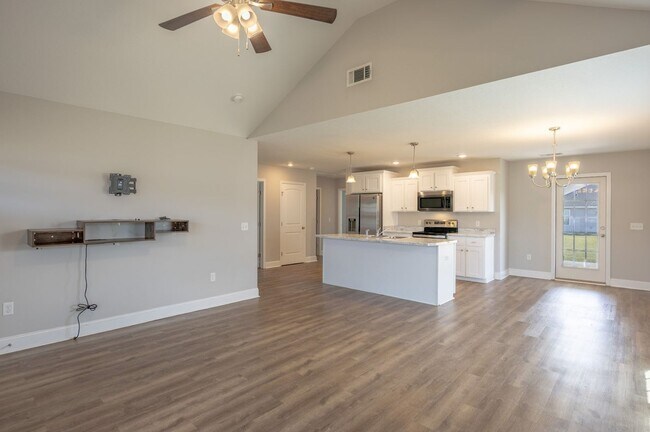 Building Photo - 7020 White Pine Ave