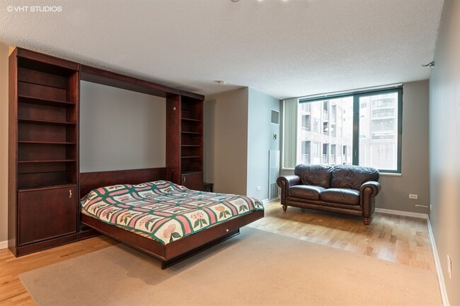 Building Photo - 440 N McClurg Ct