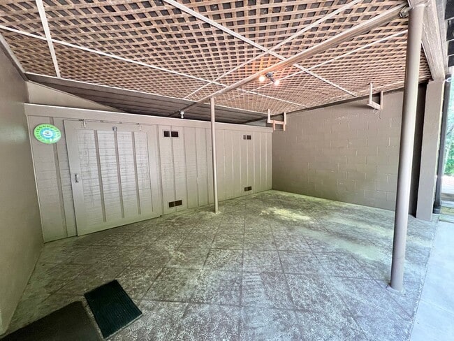 Building Photo - 3005 Hickory Tree Pl