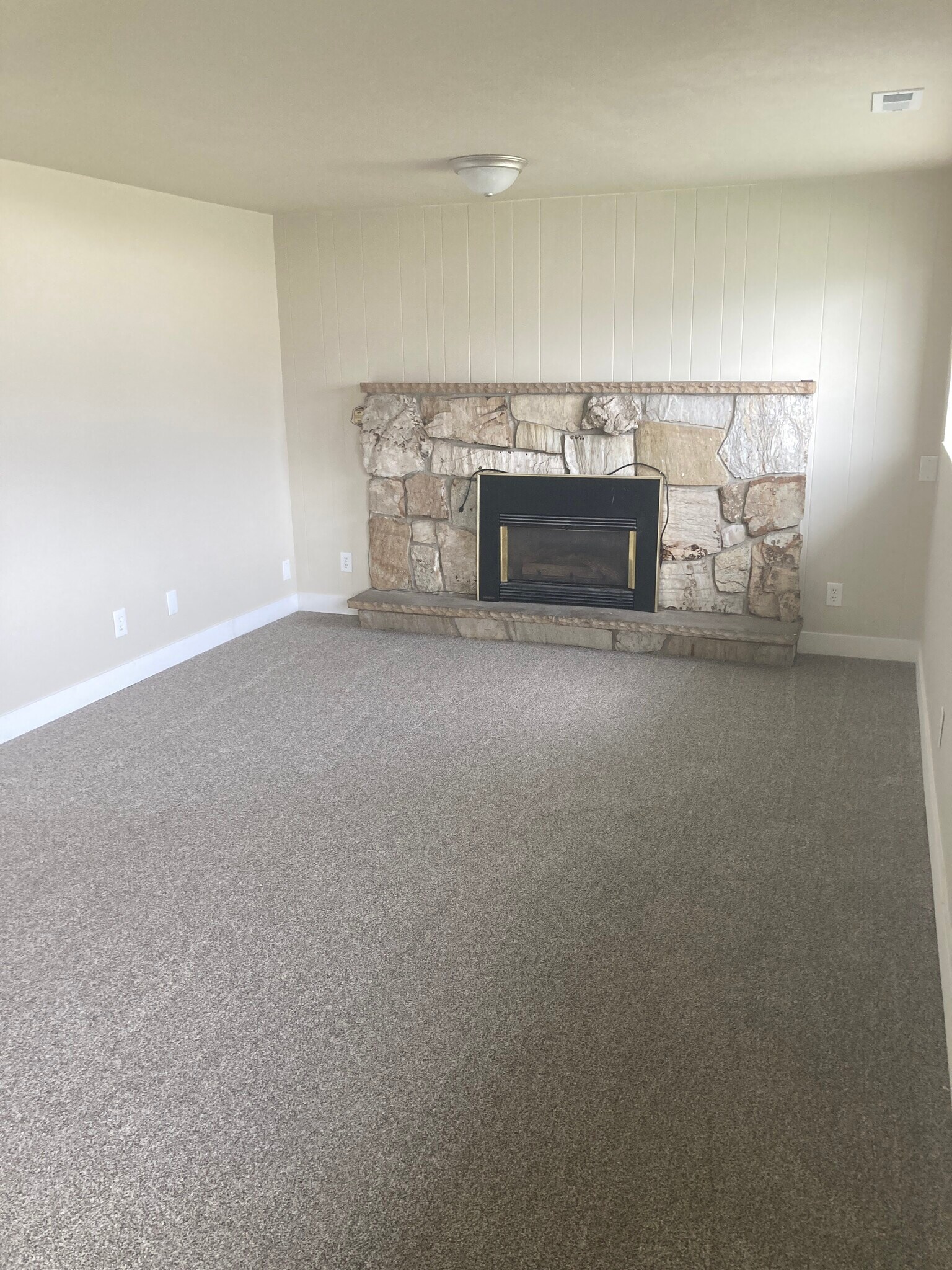 Building Photo - 892 S 550 E