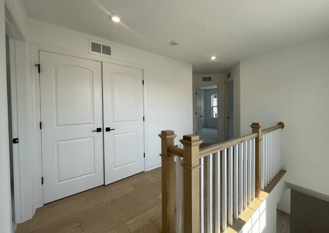 Bedroom Level Laundry - 4008 Varick St