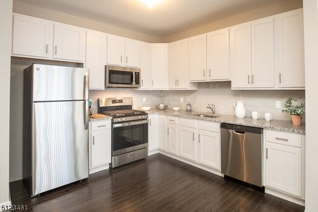 Building Photo - 32 Arlene Ct