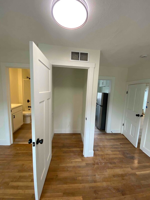 Building Photo - 961 Douglas St NW