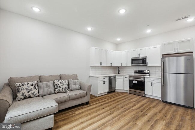 Building Photo - 1840 N Gratz St