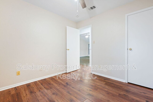 Building Photo - 255 Barclay Ave