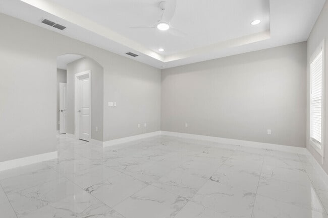 Building Photo - 12 Wheeler Ln