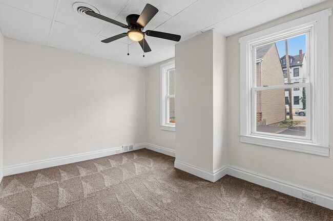 Building Photo - 5206 Lotus Wy