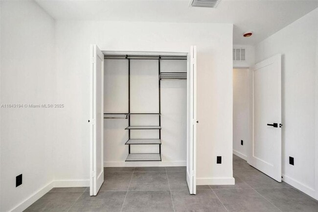 Building Photo - 3 bedroom in North Miami Beach FL 33160
