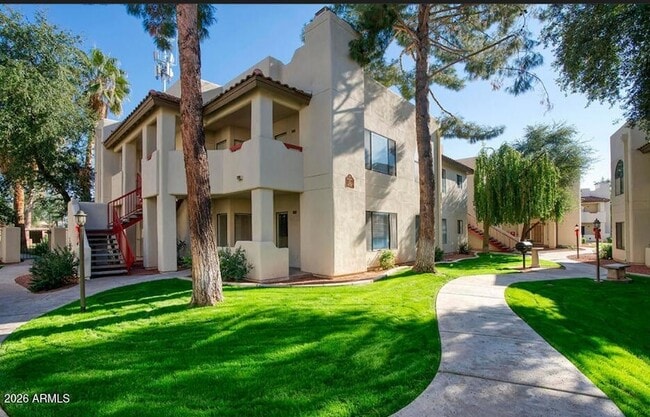 Building Photo - 750 E Northern Ave