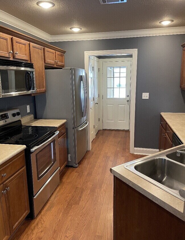 Building Photo - "Charming 3 Bedroom Home with 2 Full Baths in Jonesboro, AR - Don't Miss Out!"