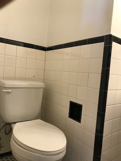 Building Photo - 2315 N Charles St