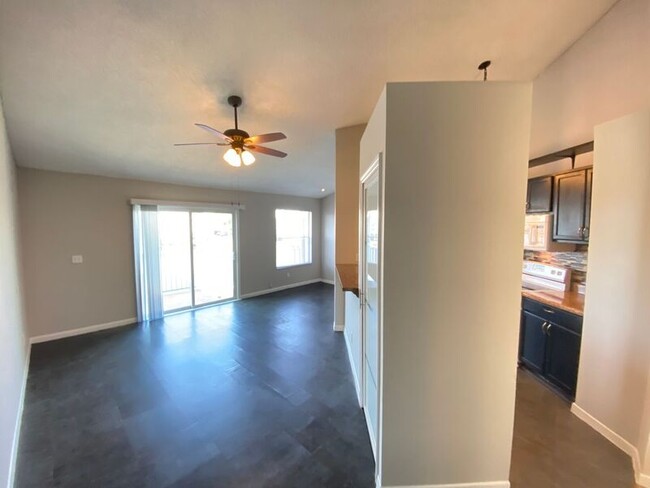 Building Photo - 2524 Woodgate Blvd