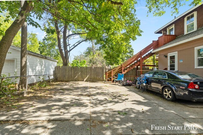 Building Photo - 280 Irwin Ave