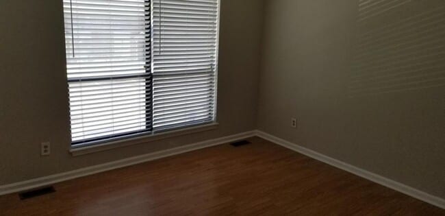 Building Photo - 18 Upton Ct Dr