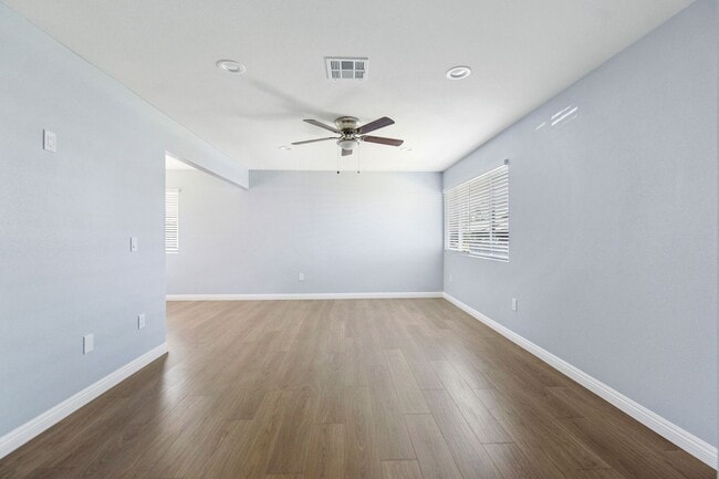 Building Photo - HALF OFF 1ST MONTH RENT- 2 Bedroom/ 2 bathroom condo (Front Unit)